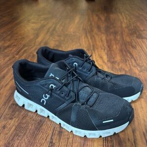 Men’s On Cloud 5 size 9